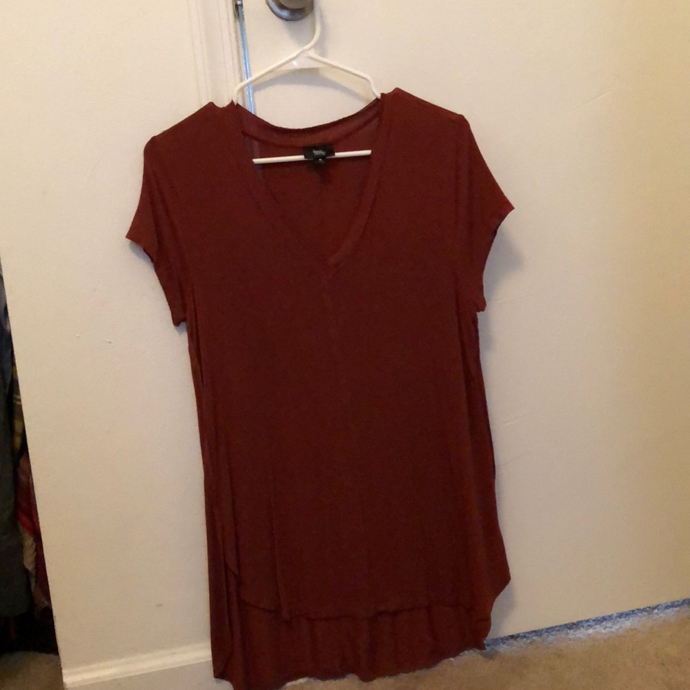 Maroon t shirt